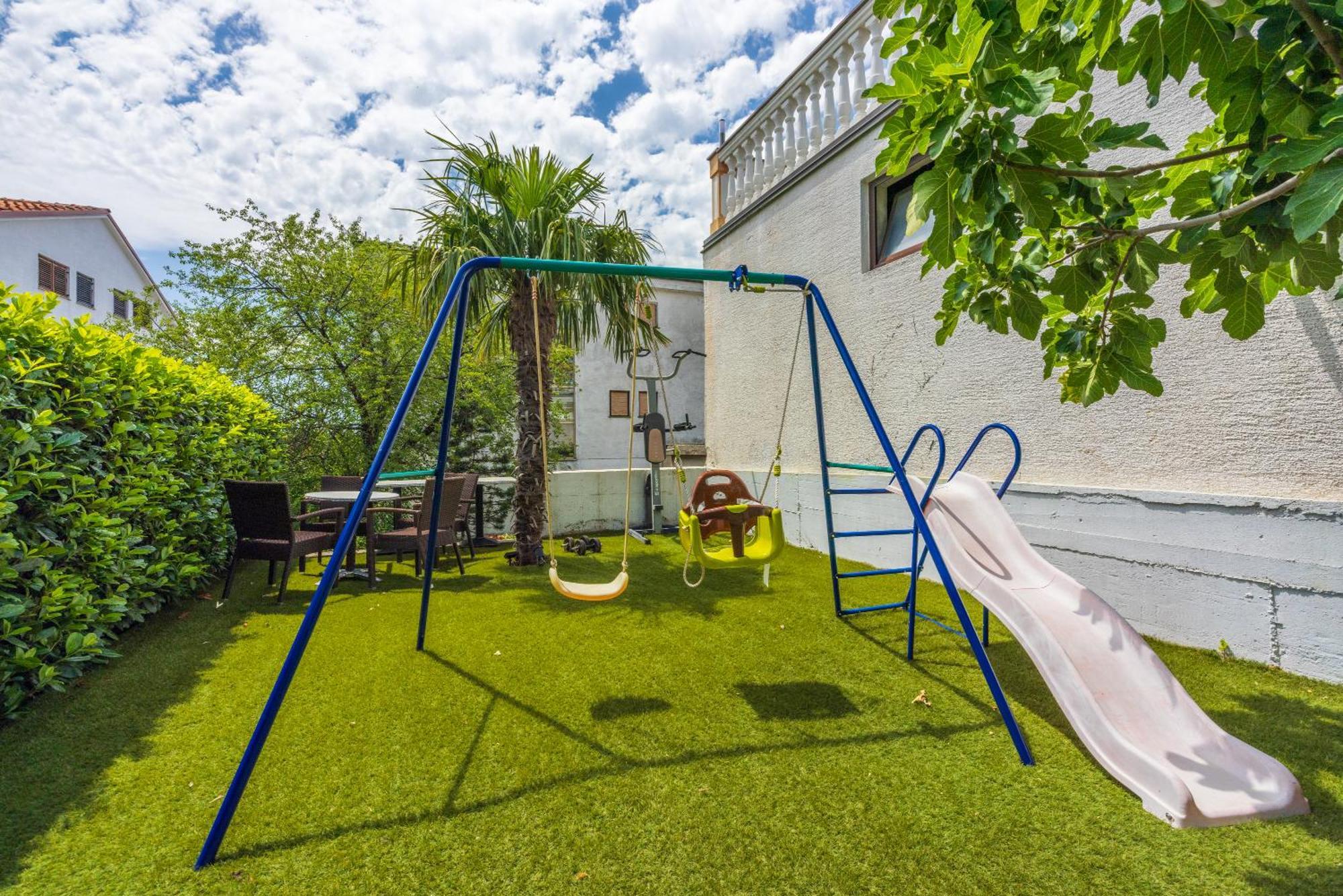 Relax Derossi 2 Apartment Crikvenica Bagian luar foto